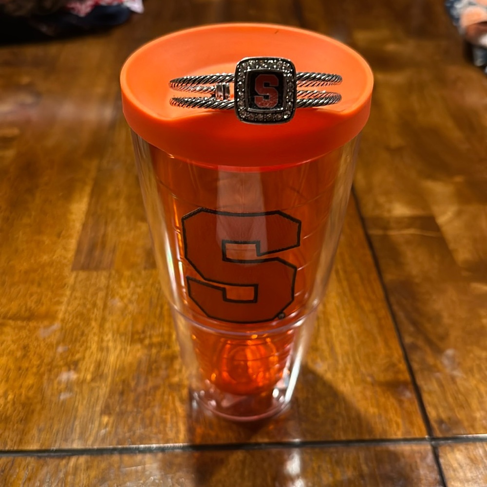 Syracuse bracelet and insulated cup